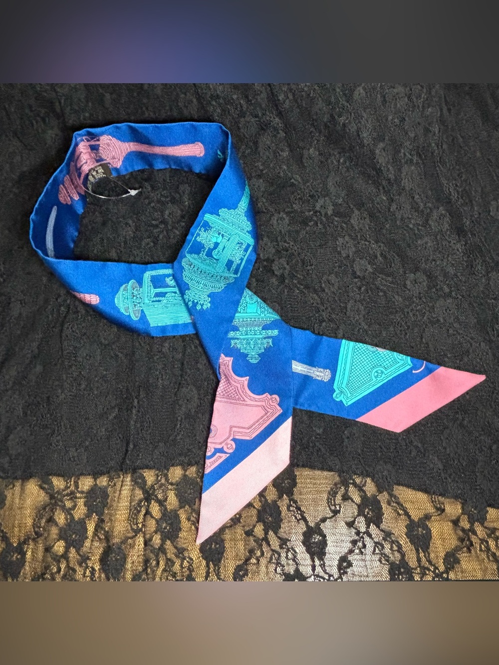 Hermes Merveilleuses Lanternes Twilly Scarf Blue Pink Silk New in Box Auth NIB - Picture 9 of 9